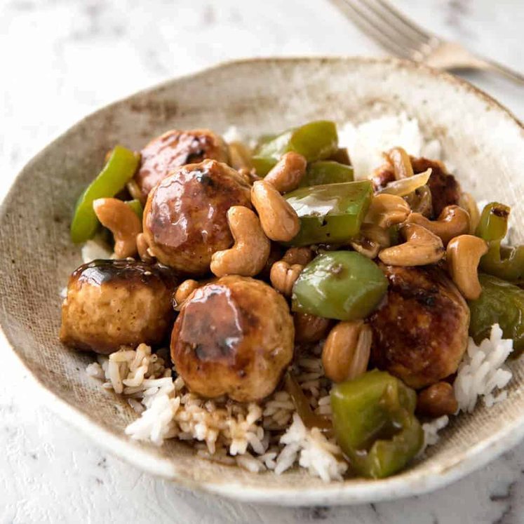 This Chinese Cashew Chicken Meatball recipe is everything you know and love about Cashew Chicken...made with meatballs! staging.recipetineats.com