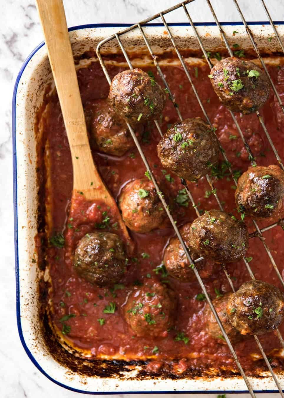 Both the Oven Baked Italian Meatballs AND sauce are made entirely in the oven! The meatballs are extra soft and juicy, and tomato sauce fantastic for pouring over pasta. staging.recipetineats.com