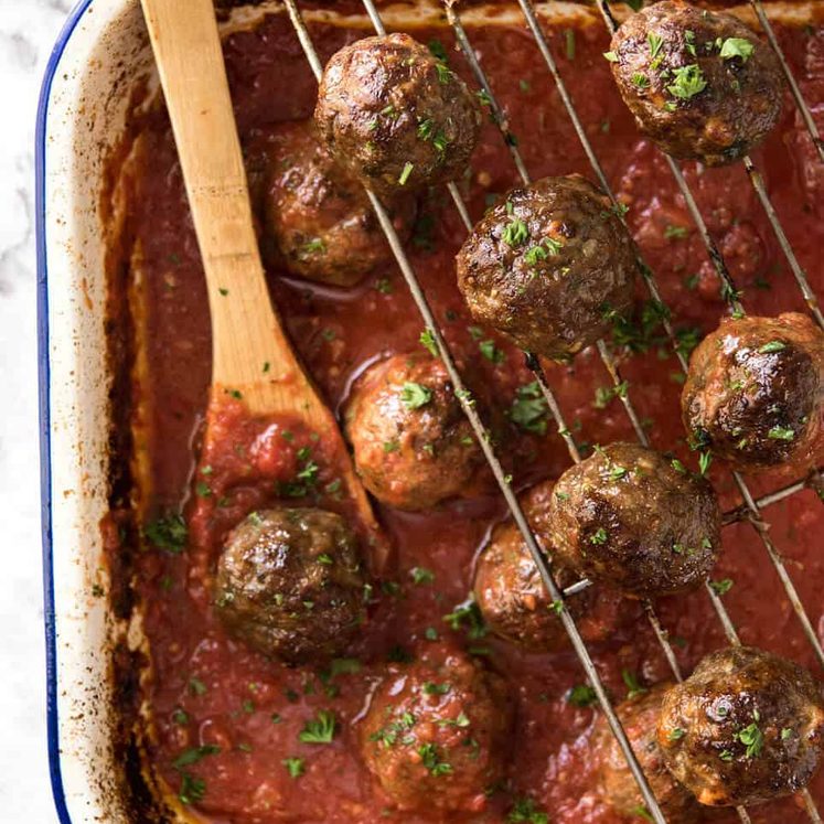 Both the Oven Baked Italian Meatballs AND sauce are made entirely in the oven! The meatballs are extra soft and juicy, and tomato sauce fantastic for pouring over pasta. staging.recipetineats.com