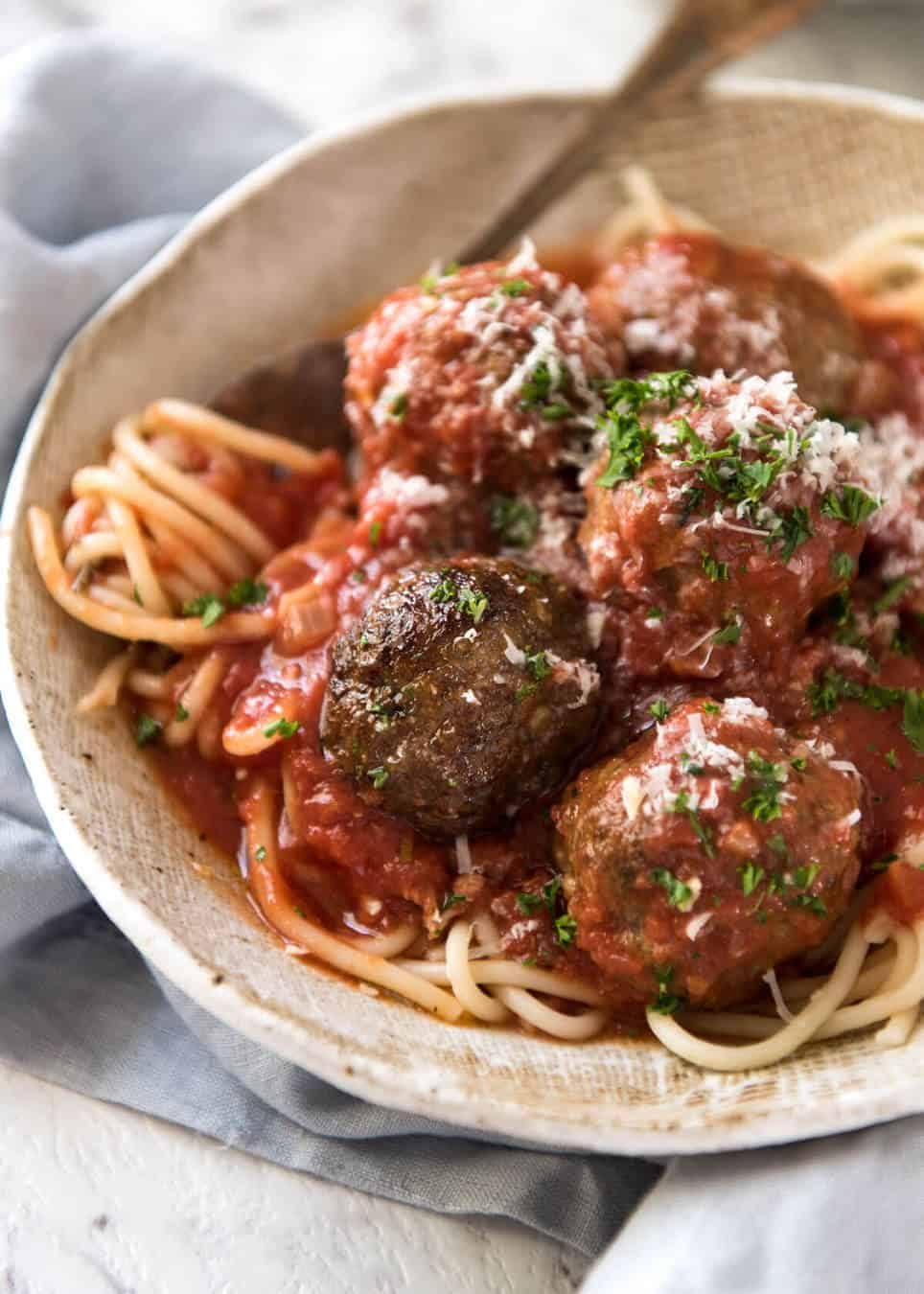 Both the Oven Baked Italian Meatballs AND sauce are made entirely in the oven! The meatballs are extra soft and juicy, and tomato sauce fantastic for pouring over pasta. staging.recipetineats.com