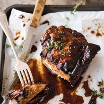 Balsamic vinegar, soy sauce, honey, sugar and garlic is all you need to make this super easy and fast Baked Balsamic Chicken! No marinating required. staging.recipetineats.com