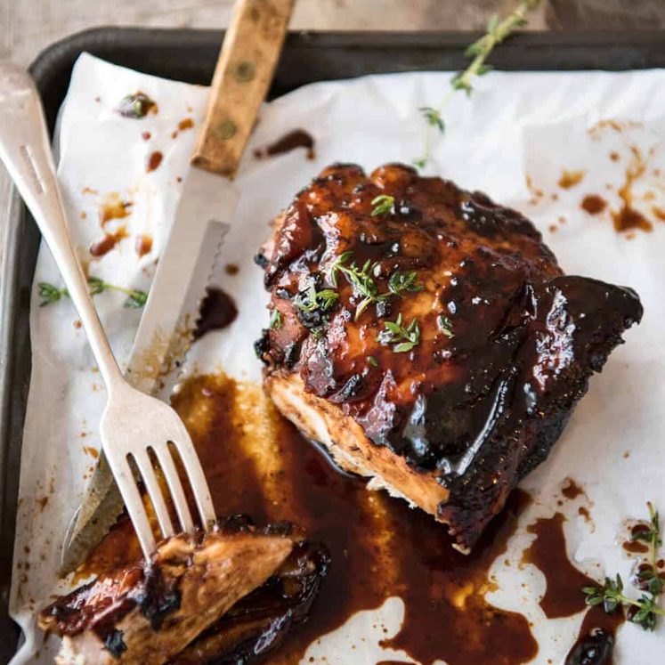 Balsamic vinegar, soy sauce, honey, sugar and garlic is all you need to make this super easy and fast Baked Balsamic Chicken! No marinating required. staging.recipetineats.com