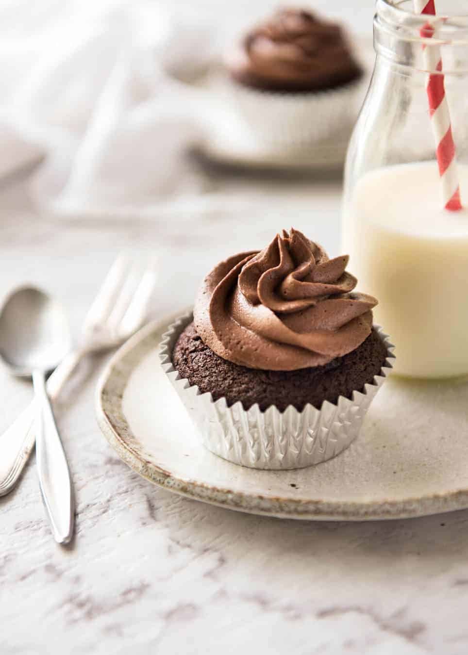 No stand mixer required to make the Best EASY Chocolate Cupcakes. Moist, deeply chocolatey with a tender crumb, these are unbelievably fast & easy. staging.recipetineats.com