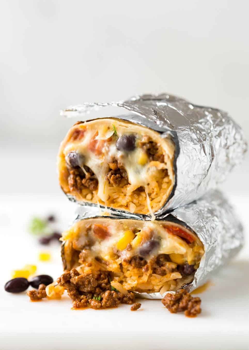 A great everyday Beef Burrito, made with super tasty seasoned beef filling. Fresh and freezable versions! staging.recipetineats.com