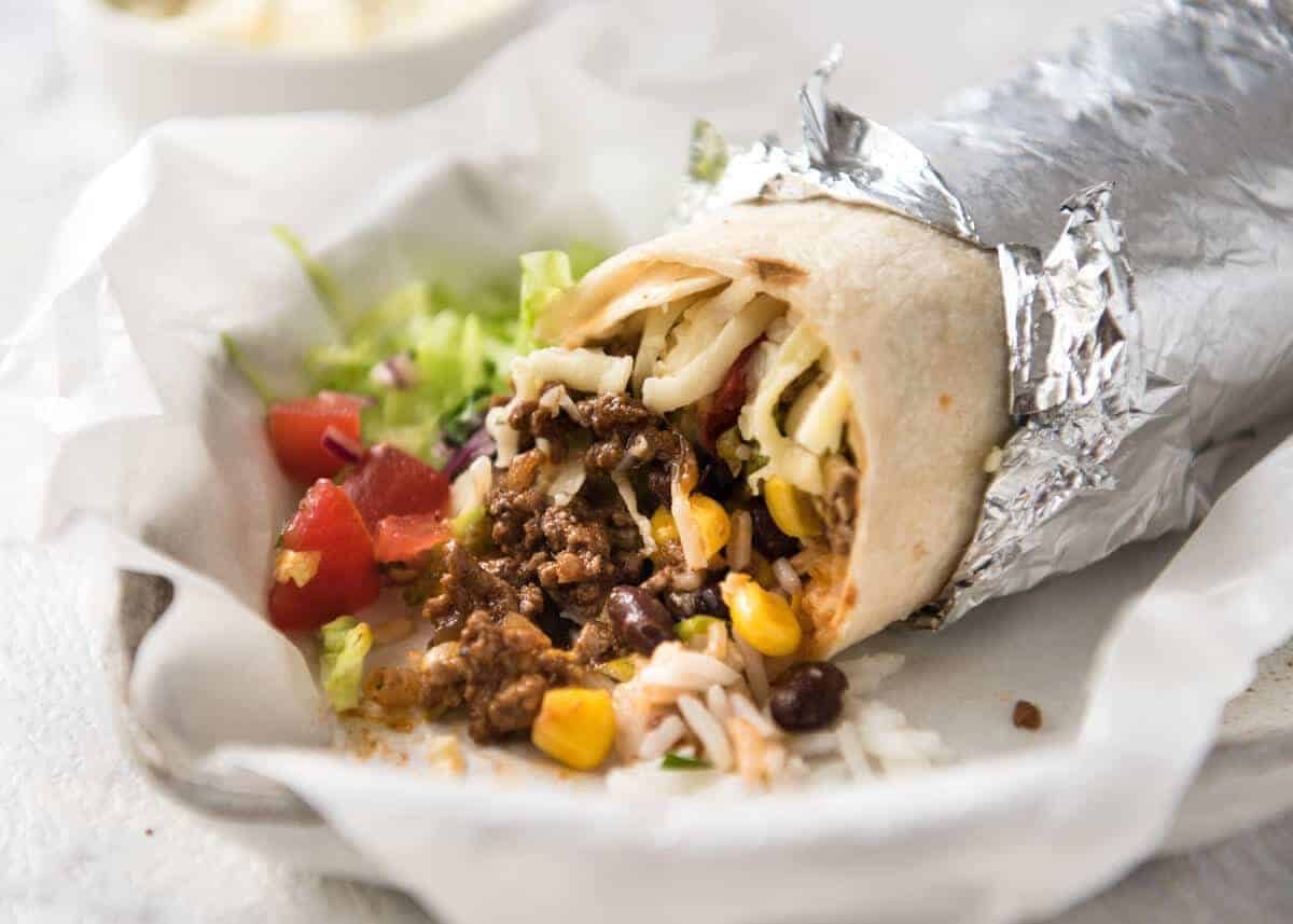 A great everyday Beef Burrito, made with super tasty seasoned beef filling. Fresh and freezable versions! staging.recipetineats.com
