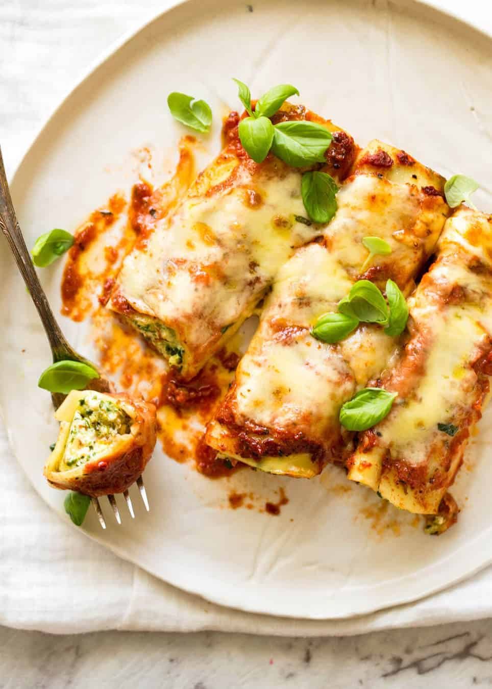 Imagine coming home to this Spinach Ricotta Cannelloni.... staging.recipetineats.com