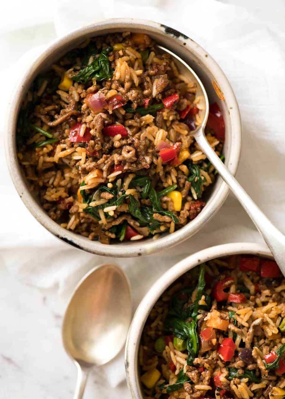 One Pot Ground Beef and Rice with loads of veggies - Browned beef cooked with seasoned rice and vegetables. A fast, super tasty complete meal! staging.recipetineats.com