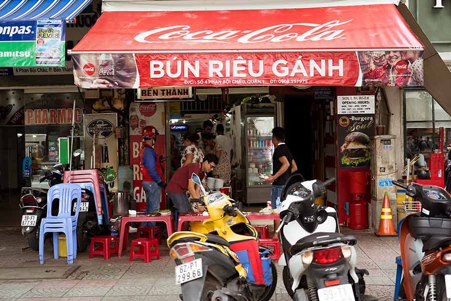 Best place for B&uacute;n ri&ecirc;u - Vietnamese Crab noodle soup - Bun Rieu Ganh in District 1 Saigon